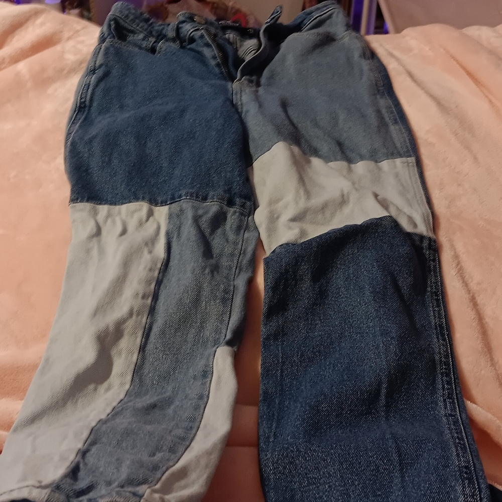 Hollister Ultra High-Rise Mom Jeans in Blue